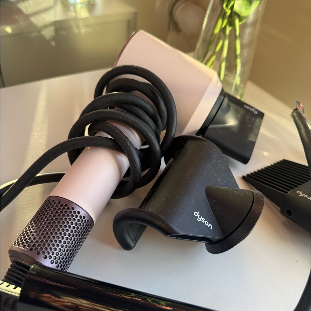 Dyson supersonic hair dryer - Picture 9 of 11